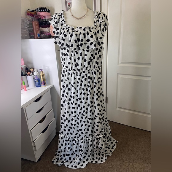 Lane Bryant Dresses & Skirts - Lane Bryant beauti curve 22/24 off the shoulder dress white and black 0284